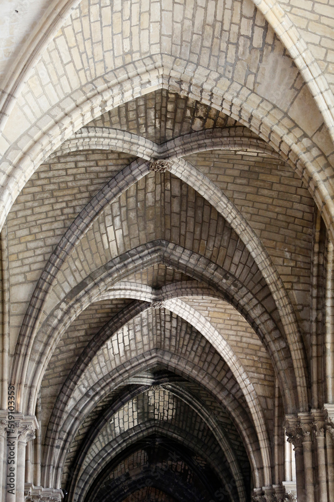 Basilica of St. Denis. Nave. Diagonal rib-vault.