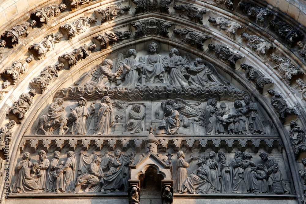 Fototapeta premium Notre Dame de la Treille cathedral tympanum