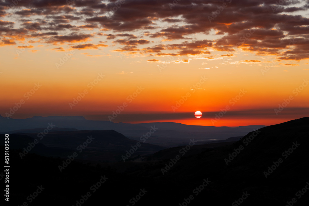 Sunrise over the Tugela valley in the foothills of the Drakensburg mountains, Bergville, South Africa