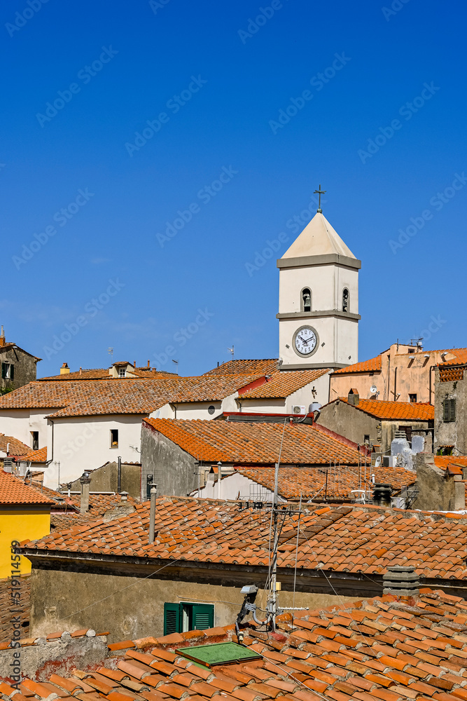 Capoliveri, Elba, Insel, Altstadt, Bergdorf, Kirche, Santa Maria Assunta, Kirchturm, Häuser, Dächer, Sommer, Italien Capoliveri, Elba, Insel, Altstadt, Bergdorf, Kirche, Santa Maria Assunta, Kirchturm, Häuser, Dächer, Sommer, Italien
