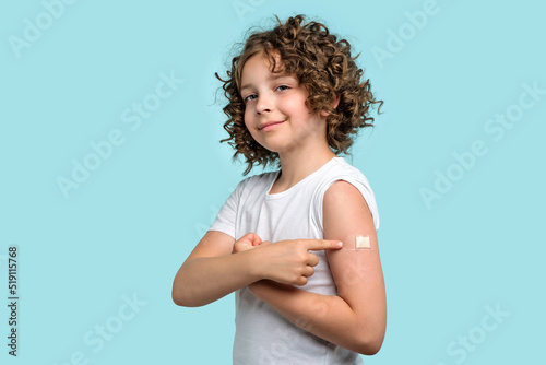 Foto Сhild girl after vaccination