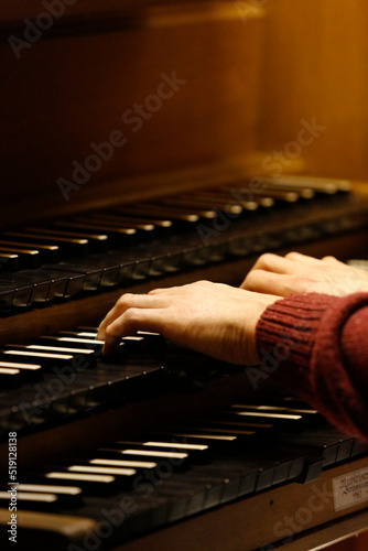 Organ player at Les Billettes Lutheran church, Paris