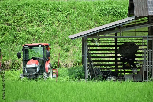 日本の田舎、原風景、夏、美山、かやぶき、美山かやぶきの里、トラクター photo