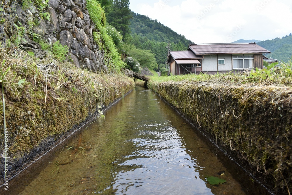 日本の田舎、原風景、夏、美山、かやぶき、美山かやぶきの里、石垣、小川