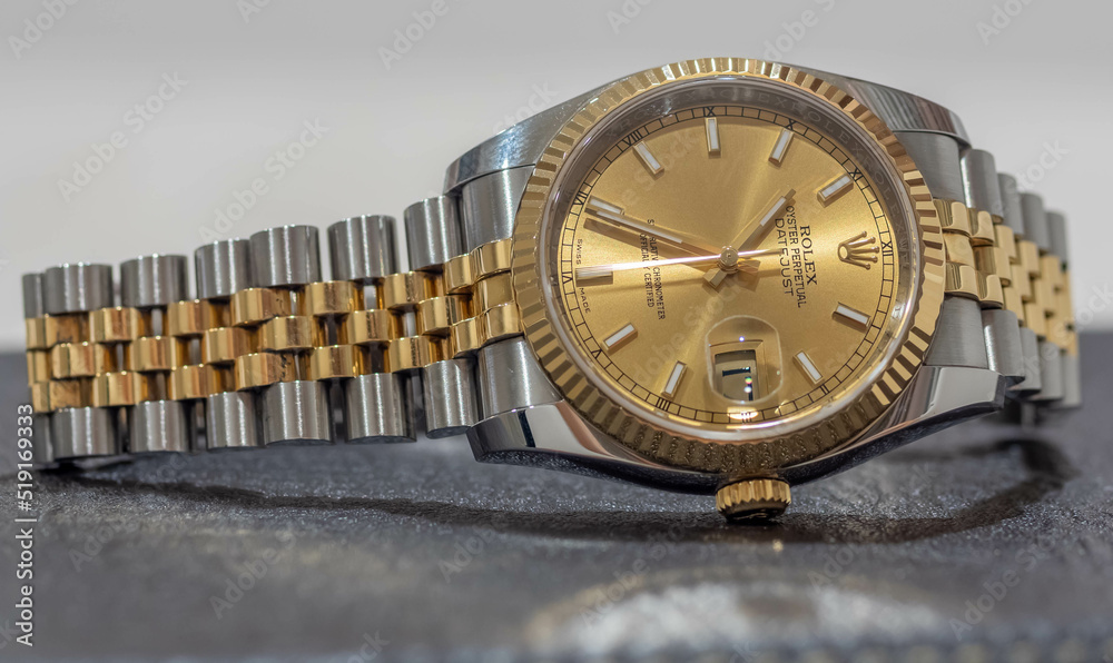 Foto de Rolex datejust, gold dial and two tone gold strap, most famous