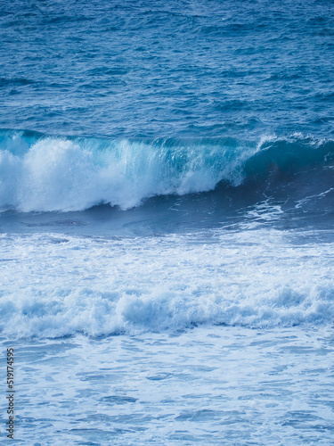 Wave breaking on the beach © Alicia Montero