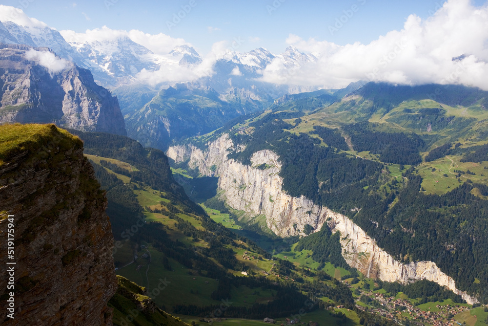 Obraz premium The spectacular Lauterbrunnen valley from the peak of the Männlichen; with the Lauterbrunnen Wall blocking the head of the valley: Bernese Oberland, Switzerland