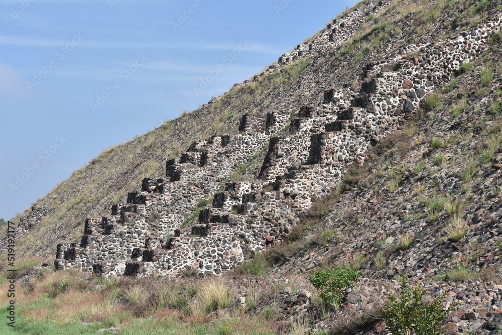 Φωτογραφία Ruined Stairs on One Side of Aztec Pyramid of the Sun God at Teotihuacan, Mexico