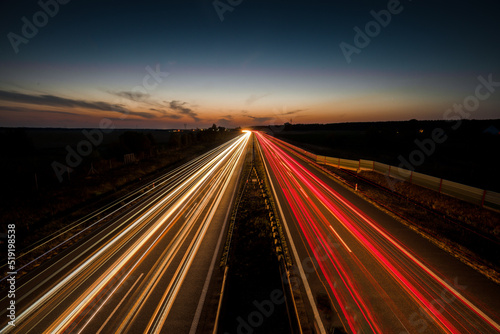 smugi światła reflektorów na autostradzie w nocy photo