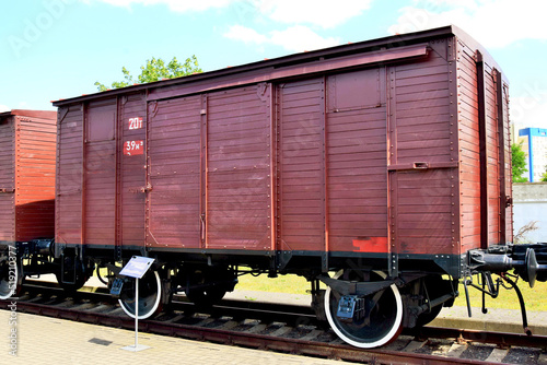 photo on the old two-axle wagon