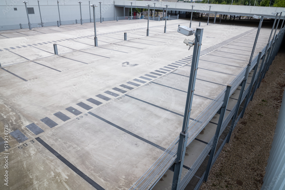 Obraz premium empty old unused parking garage