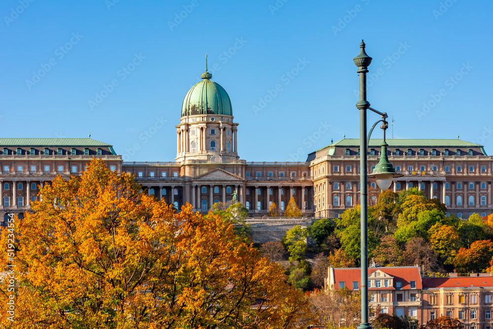 Obraz premium Royal palace of Buda in autumn, Budapest, Hungary