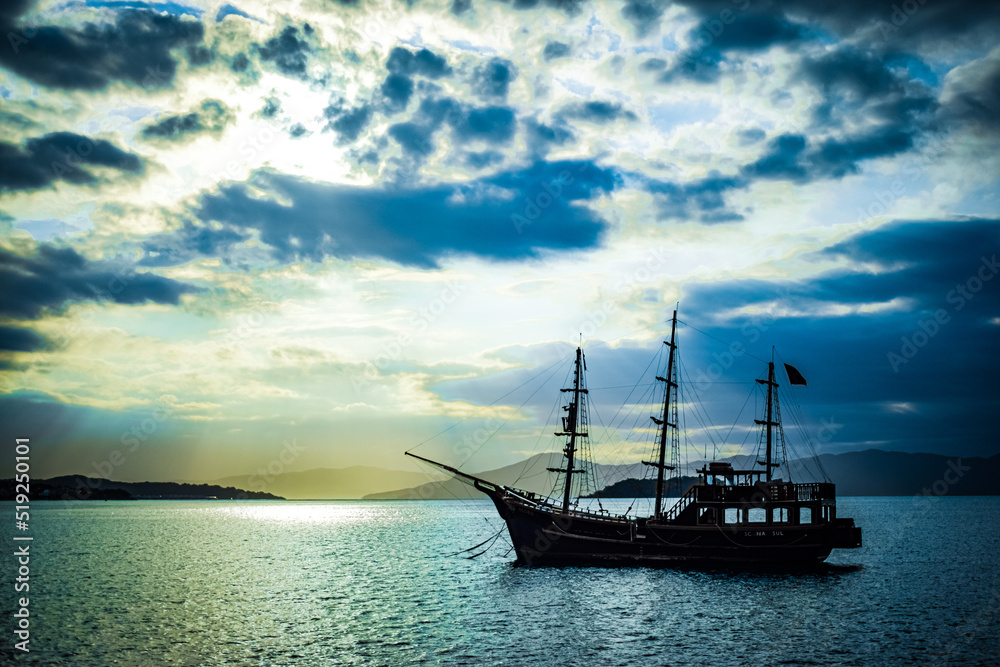 Obraz premium ship in the sea