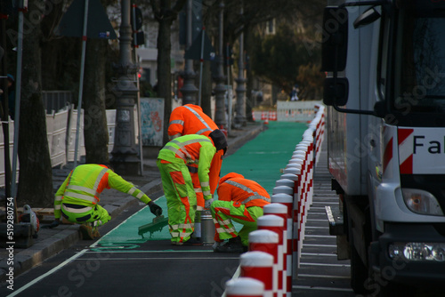 bau eines radweges in berlin kreuzberg und neukölln photo