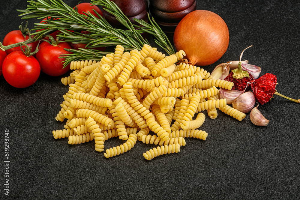Raw Italian wheat pasta - Fusilli Raw Italian wheat pasta - Fusilli
