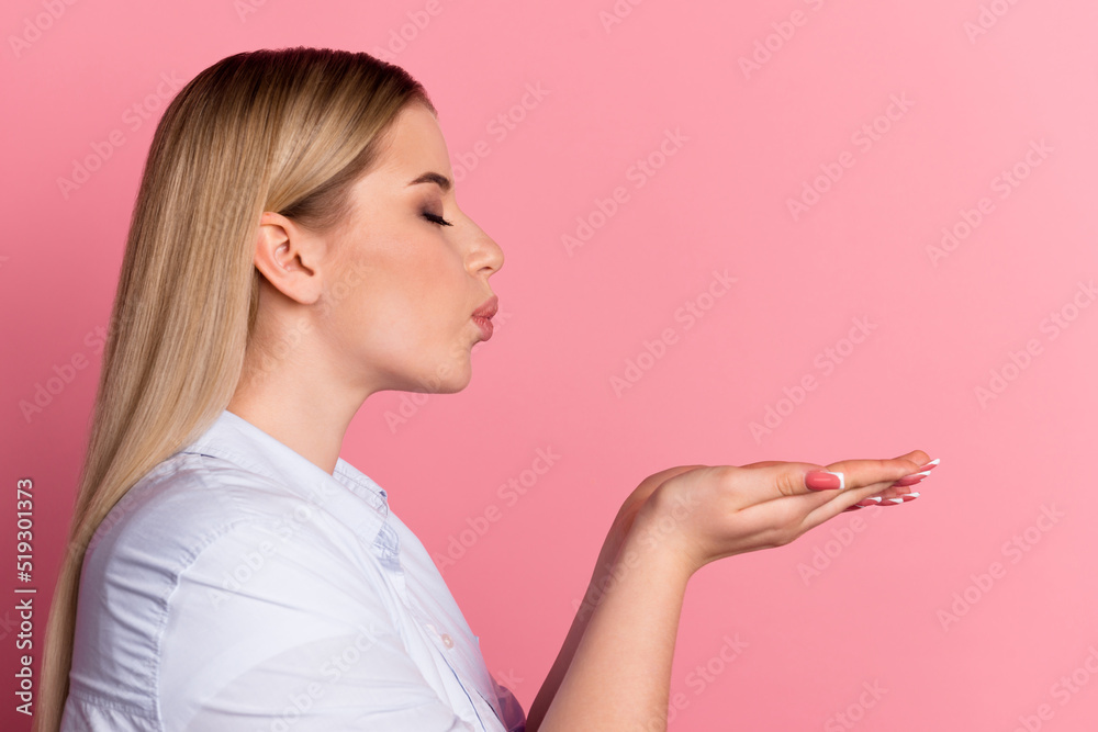 Profile side photo of young lovely woman pouted lips send air kiss date valentine day isolated over pink color background Profile side photo of young lovely woman pouted lips send air kiss date valentine day isolated over pink color background