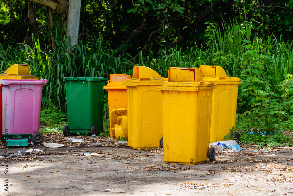 yellow bin Several plastic bins are left in the garbage collection area, causing pollution. yellow bin Several plastic bins are left in the garbage collection area, causing pollution.