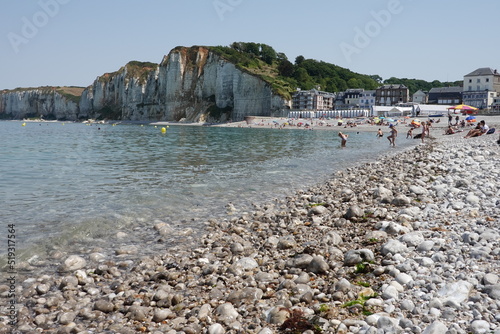 Baignade sur la plage déport en Normandie photo