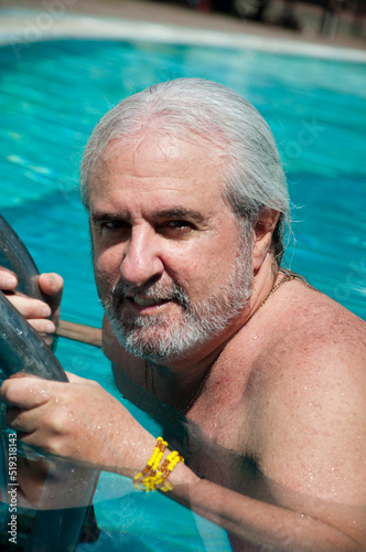 Canvas Print grizzled man in cuba pool