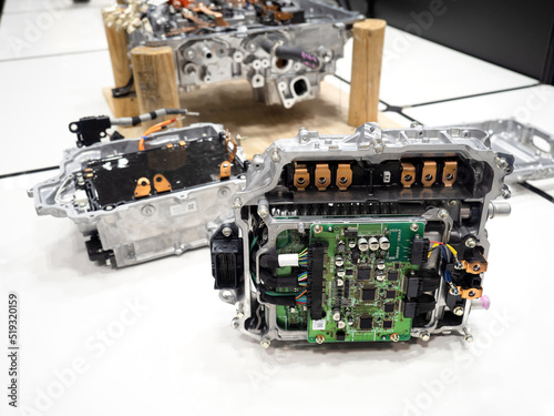燃料電池車のパワーコントロールユニット
 photo
