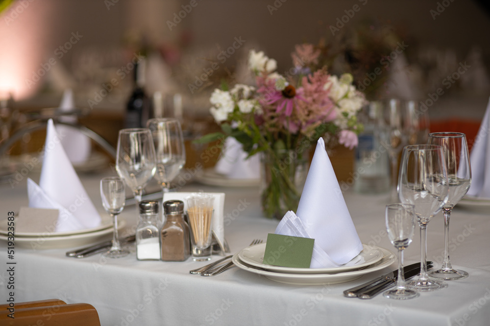 An example of setting tables for a wedding. Wedding decorations. Setting the table for the celebration. Flowers on the table. Preparation for the wedding.