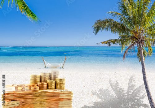 Billede på lærred Concept cherté des vacances lointaines , liasse de billets sur plage paradisiaqu