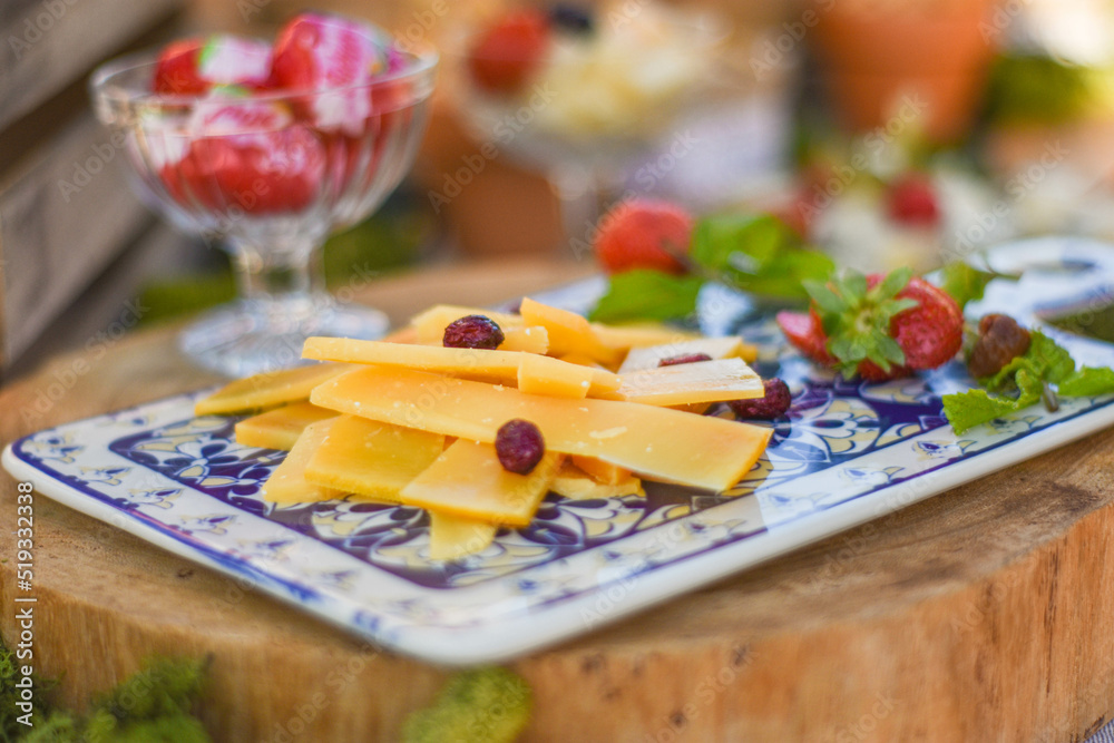 TABLAS DE QUESOS VARIADOS Y FRUTAS Stock Photo Adobe Stock