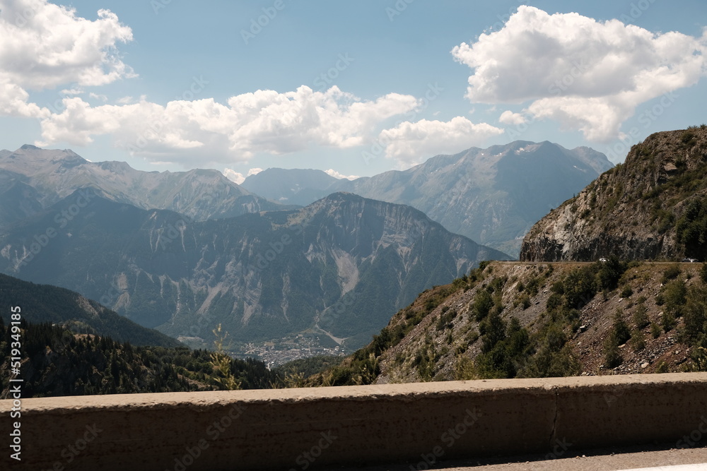 Paysage route de l'alpe d'huez en france