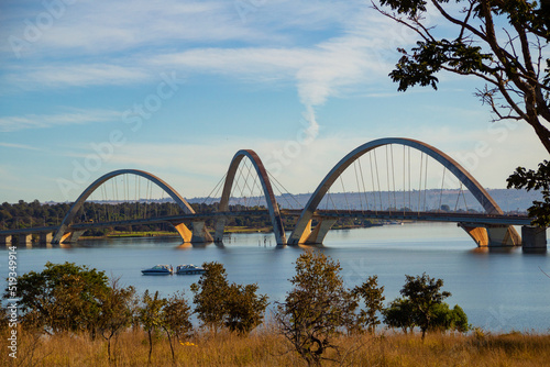 Paisagem do Lago Paranoá e Ponte Juscelino Kubitschek em Brasília. photo