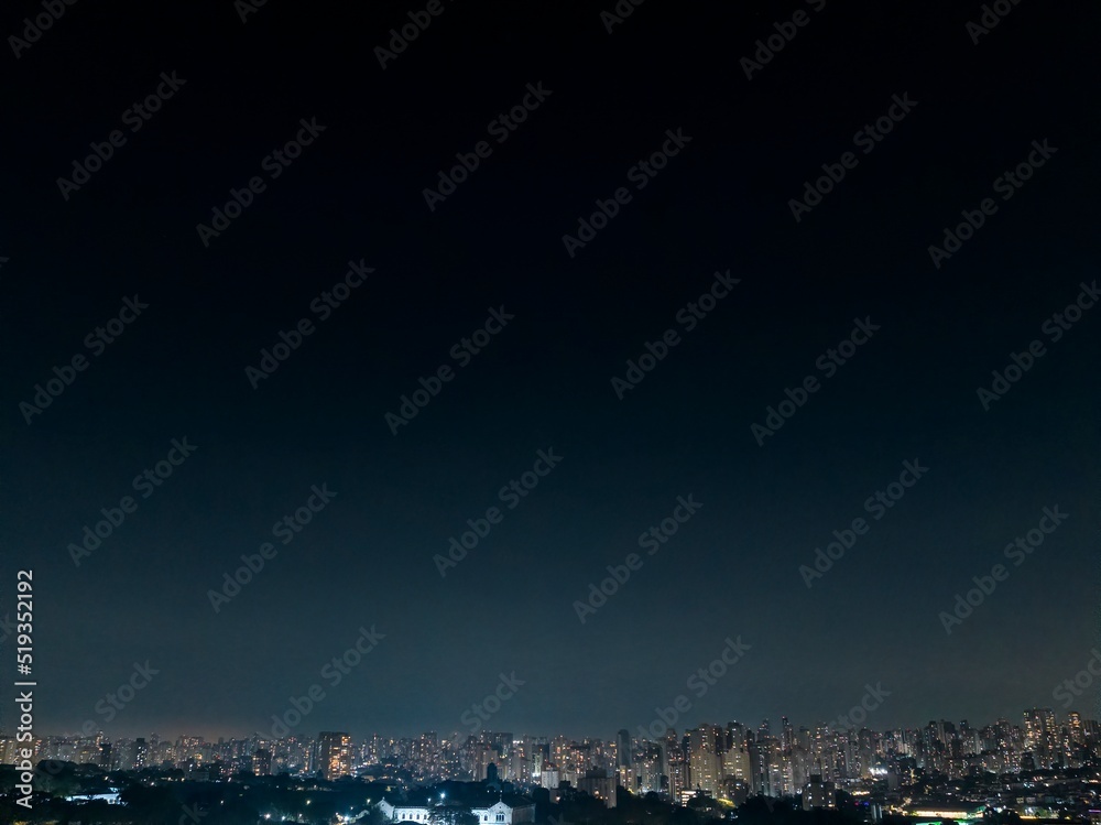 Foto aérea do bairro do Ipiranga em São Paulo, a noite