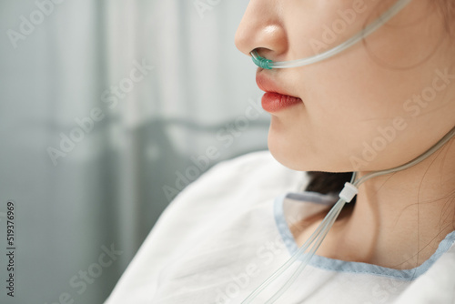Εκτύπωση καμβά Close-up side view shot of young Asian woman wearing nasal cannula getting respi