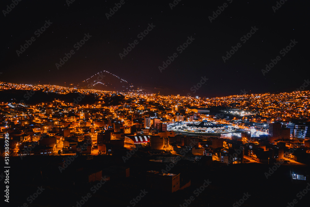 la ciudad de la Villa imperial de Potosí vista paisaje de noche Potosí