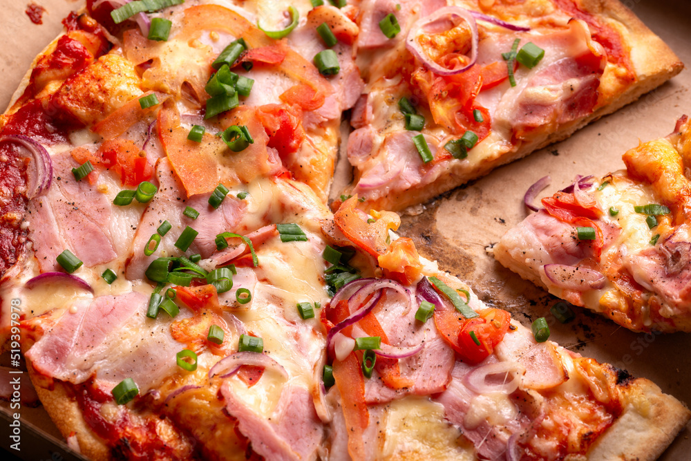 Pizza with Bacon, melted cheese, tomatoes, onion and spring onions Pizza with Bacon, melted cheese, tomatoes, onion and spring onions