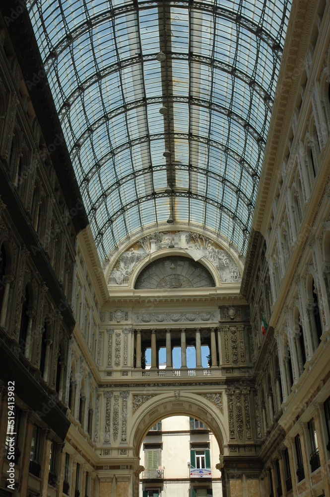 Arco della galleria Umberto I di Napoli. Vicino al plazzo reale Borbonico.