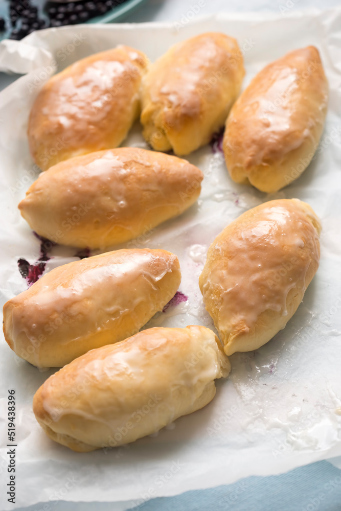 Jagodzianki - polish yeast dough danish with blueberries 