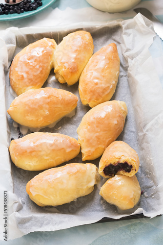 Jagodzianki - polish yeast dough danish with blueberries 
