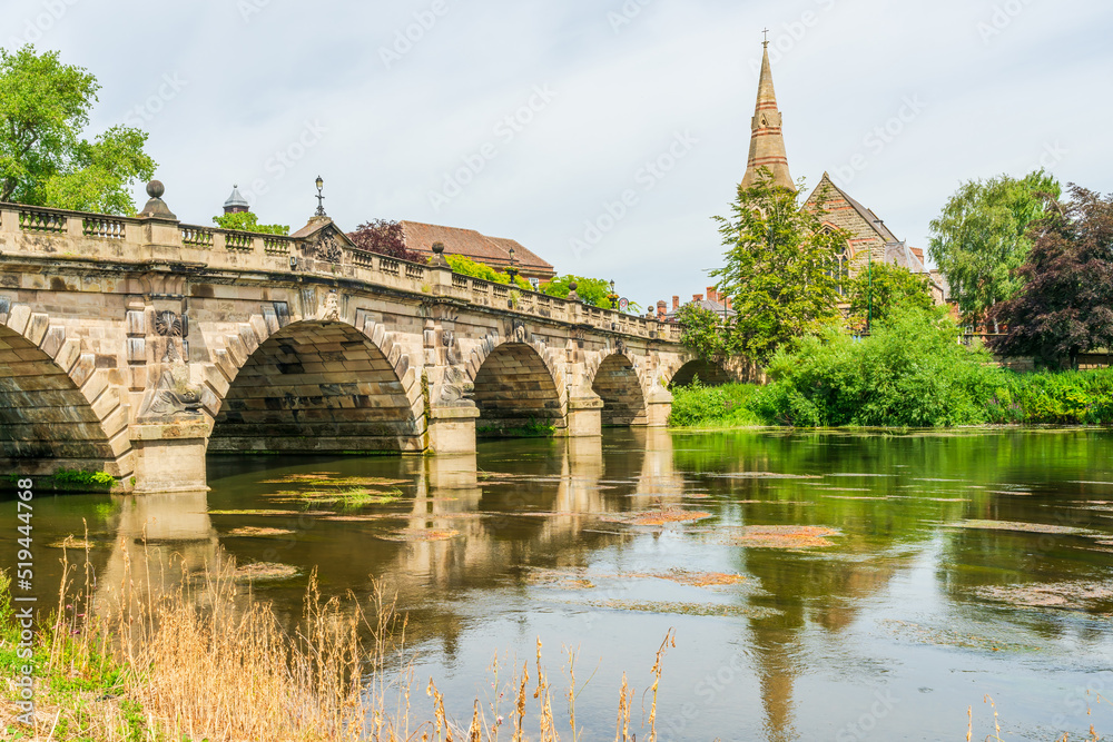 Fototapeta premium Wiew of the Engish Bridge and United Reformed Church across the River Severn in Shrewsbury in Shropshire, UK