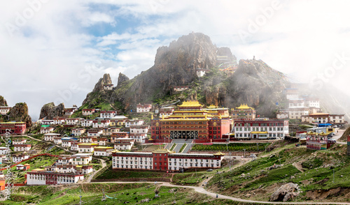 Zizhu temple landscape in Changdu city  Tibet Autonomous Region, China. © 孝通 葛