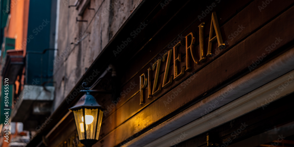Old rustic signboard with the word pizzeria