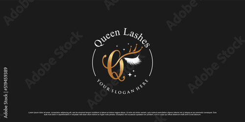 Beauty eyelashes logo design with letter q and crown icon Premium Vector