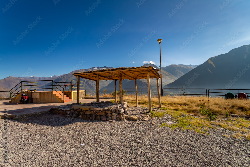 El Valle Sagrado lo conforman los pueblos de Pisac, Urubamba, Ollantaytambo, Chinchero, Yucay y otros más El Valle Sagrado lo conforman los pueblos de Pisac, Urubamba, Ollantaytambo, Chinchero, Yucay y otros más