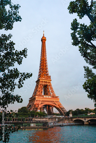 Torre Eiffel em Paris na França © Cleber