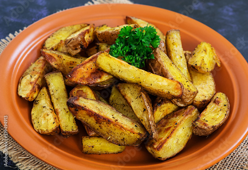 Baked potato wedges with spices