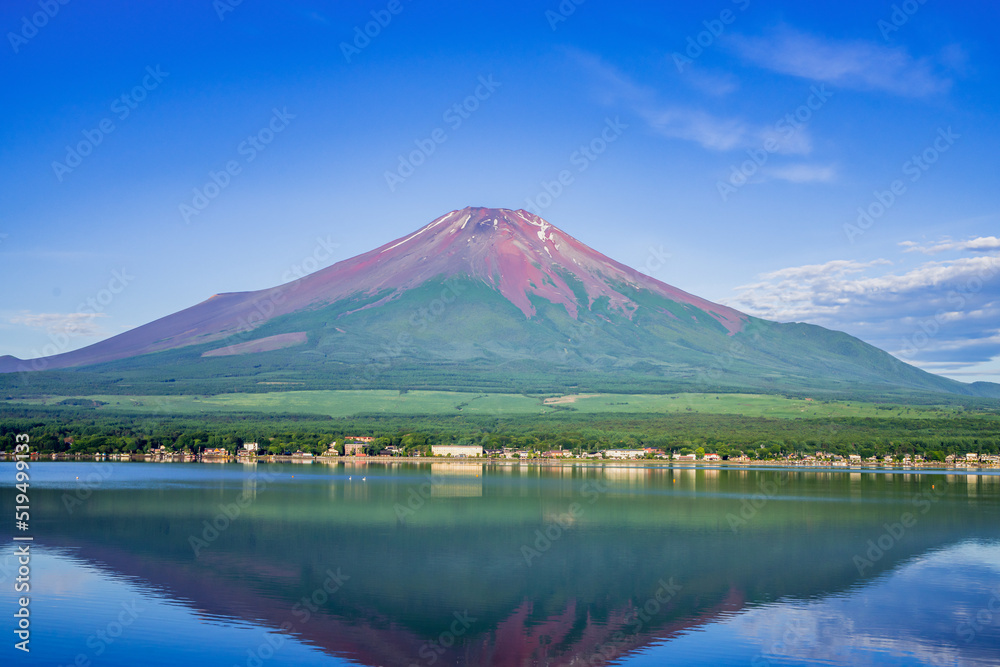 夏の富士山遠景