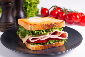 Sierkussen Snackbar Geroosterde clubsandwich met ham en kaas  © xander21