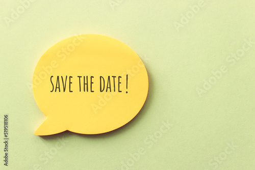 фотографія Bubble speech sticky note with the text save the date over textured paper