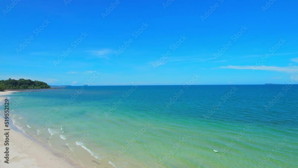 Drones are flying over beautiful beaches and seas. Thung Wua Laen Beach, Chumphon, Thailand. tropical sea. travel concept. 4K
Drones are flying over beautiful beaches and seas. Thung Wua Laen Beach, Chumphon, Thailand. tropical sea. travel concept. 4K