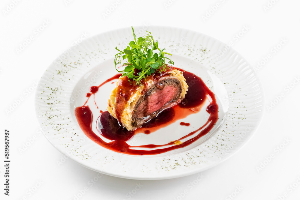 Wellington beef with sauce Wellington beef with sauce