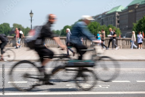 blurred_cyclists