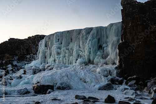 Gefrorener Wasserfall in Island